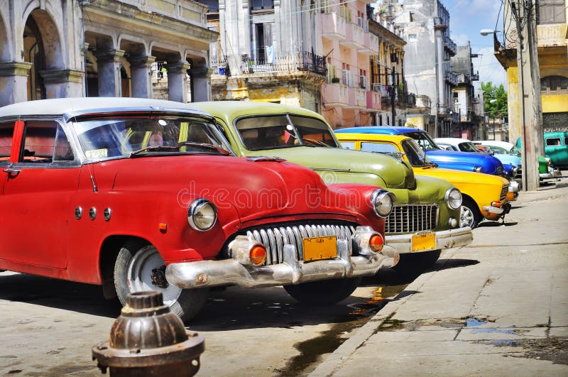 Carros coloridos de Havana