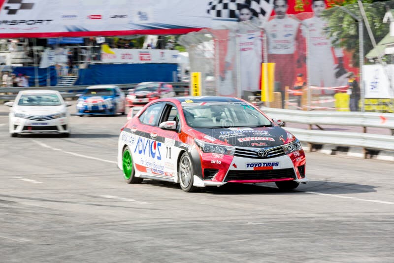 Corrida De Carros Empolgada Imagem de Stock - Imagem de sorriso