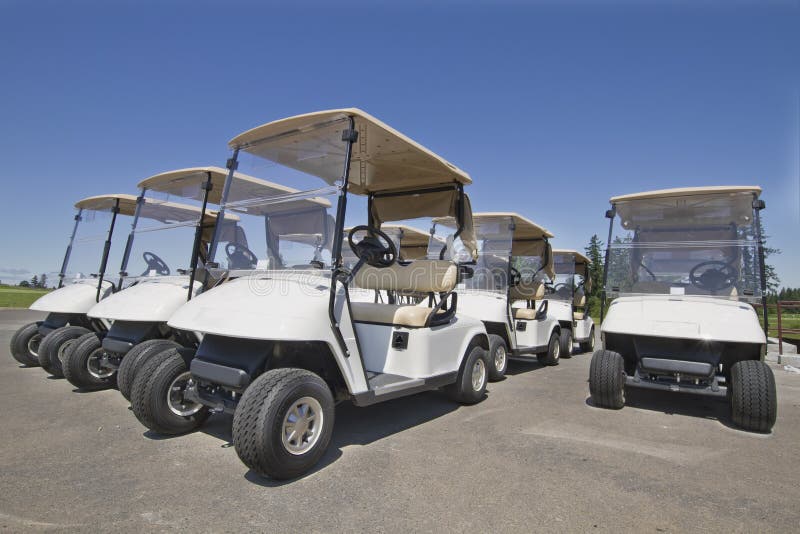 Carros de golf imagen de archivo. Imagen de golf, cielo 14747563