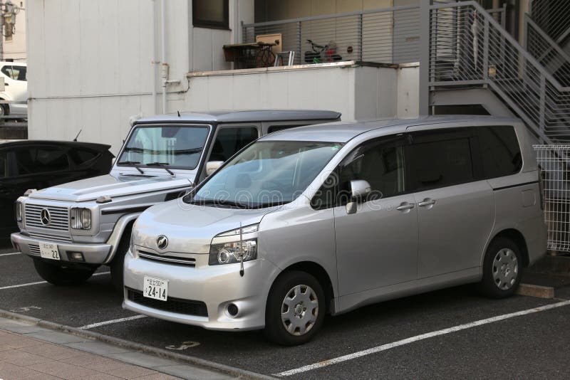 Foto de Sistemas De Estacionamento De Carro Automático Permitem Otimizar  Espaço Em Cidades Lotadas No Distrito De Shinagawa Tóquio Japão e mais  fotos de stock de Estacionamento - iStock