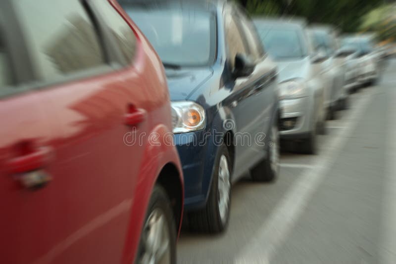 Carros no asfalto fotografia de stock royalty free Carros no asfalto fotografia de stock royalty free
