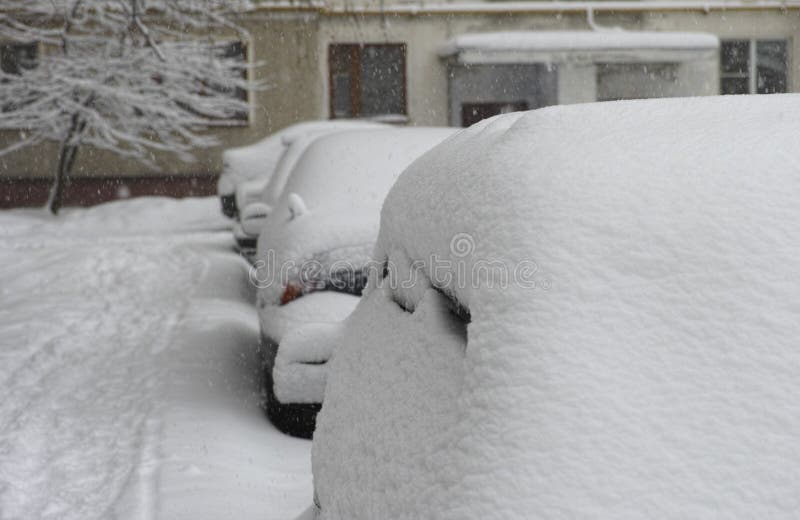 Cars covered in snow stock images Cars covered in snow stock images