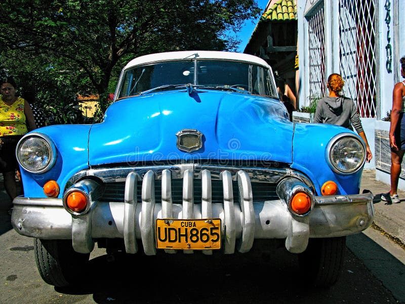 Old cars in Cuba editorial photography. Image of fifties 30926857