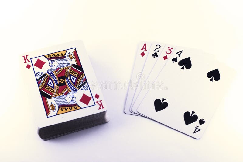 Fundo Criativo Do Casino Online, Na Mão De Um Homem Um Smartphone Com  Cartas De Néon De Jogo, Fichas, Dados. O Conceito De Jogo Online, Apostas,  Poker. Foto Royalty Free, Gravuras, Imagens