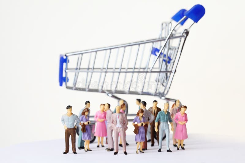 cart миниатюрная близкая игрушка стойки покупкы людей стоковое изображение cart миниатюрная близкая игрушка стойки покупкы людей стоковое изображение