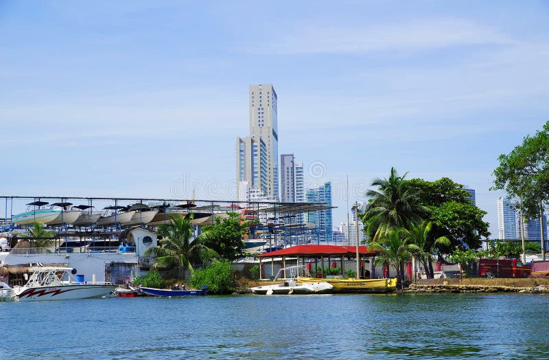CARTAGENA, COLOMBIA - AUGUSTUS 10, 2018: Cityscape van modern Cartagena, beroemde toevlucht in Colombia stock foto's CARTAGENA, COLOMBIA - AUGUSTUS 10, 2018: Cityscape van modern Cartagena, beroemde toevlucht in Colombia stock foto's
