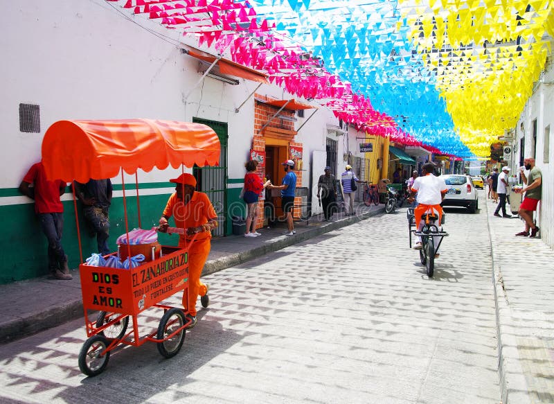 CARTAGENA, KOLUMBIA, 3 SIERPIE?, 2018: Uliczna scena w Starym Cartagena mie?cie obraz stock CARTAGENA, KOLUMBIA, 3 SIERPIE?, 2018: Uliczna scena w Starym Cartagena mie?cie obraz stock