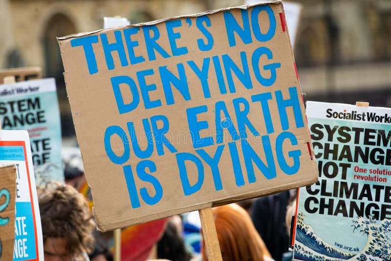 Cartaz de protesto contra a greve dos jovens contra a manifestação das alterações climáticas em londres.