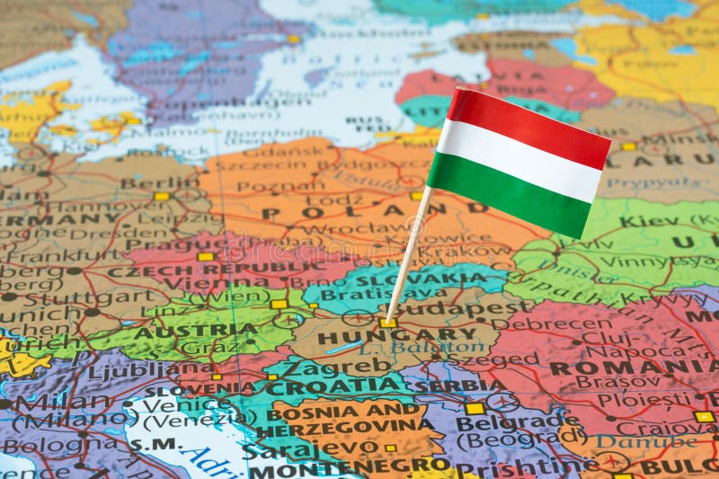 Carte de la Hongrie et goupille de drapeau