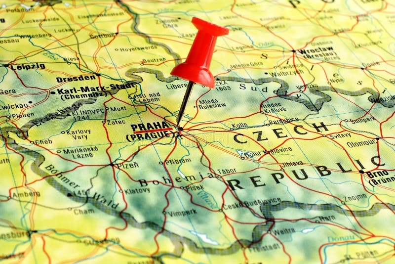 Carte de Prague avec la goupille image stock Carte de Prague avec la goupille image stock