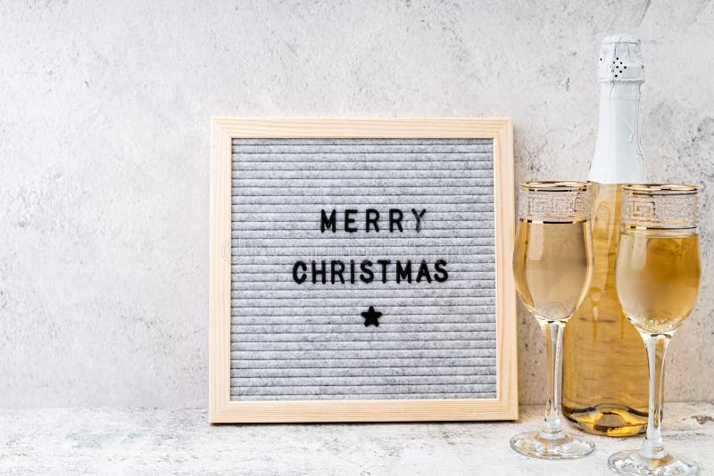 250 Carte De Joyeux Anniversaire Bouteille Et Verres De Champagne Photos Libres De Droits Et Gratuites De Dreamstime 250 Carte De Joyeux Anniversaire Bouteille Et Verres De Champagne Photos Libres De Droits Et Gratuites De Dreamstime