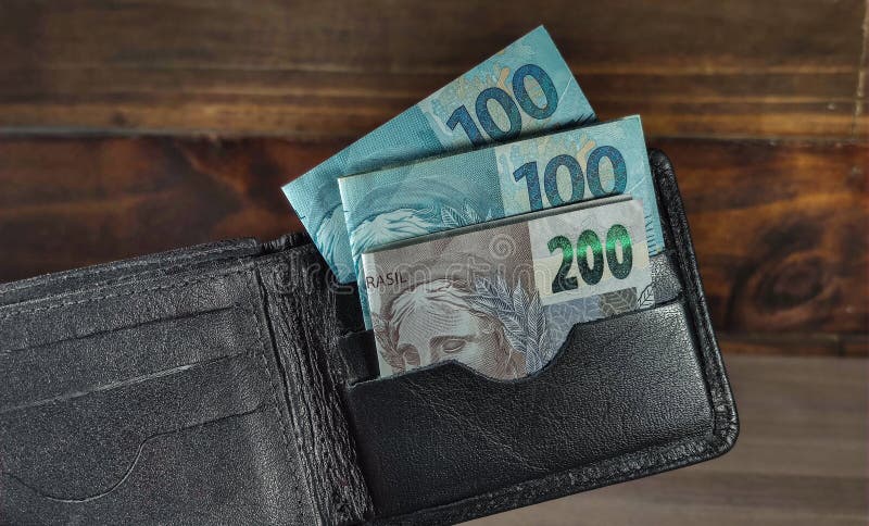 Notas de 100 reais do brasil Stock Photo by ©joelfotos 144692049