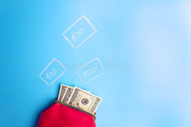 carteira de couro vermelha com dinheiro fotos de stock carteira de couro vermelha com dinheiro fotos de stock
