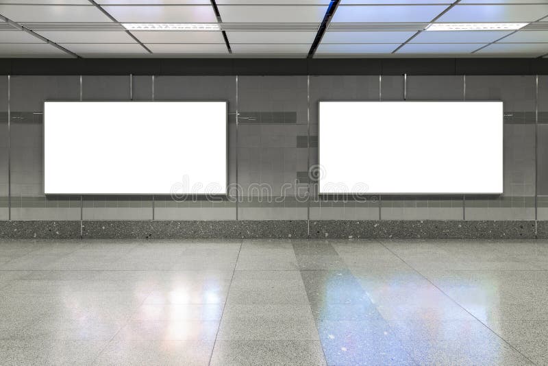 Cartelera en blanco en subterráneo Útil para su publicidad imagen de archivo libre de regalías Cartelera en blanco en subterráneo Útil para su publicidad imagen de archivo libre de regalías
