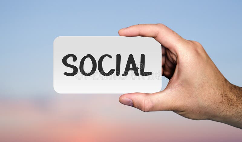 Cartello della tenuta della mano con la parola SOCIALE Concetto di comunicazione immagini stock Cartello della tenuta della mano con la parola SOCIALE Concetto di comunicazione immagini stock