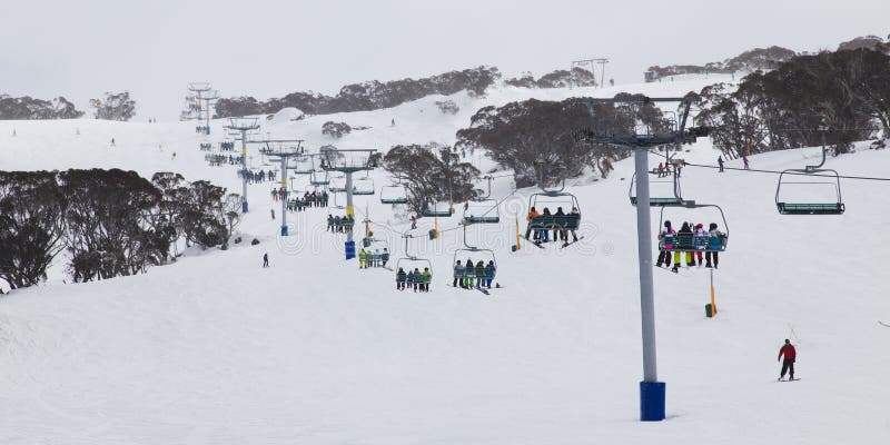 Vue panoramique de la télésiège Perisher 8 photos stock