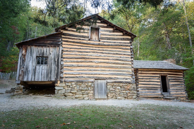 Carter Shields Cabin in Cades-het Nationale Park Tennessee van Inhamgreat smoky mountains royalty-vrije stock afbeelding Carter Shields Cabin in Cades-het Nationale Park Tennessee van Inhamgreat smoky mountains royalty-vrije stock afbeelding