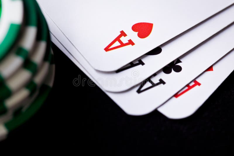 Cartes de jeu et puces de tisonnier photos stock Cartes de jeu et puces de tisonnier photos stock