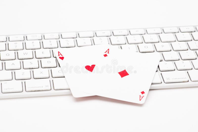 Cartes de tisonnier sur le clavier de Web image libre de droits Cartes de tisonnier sur le clavier de Web image libre de droits