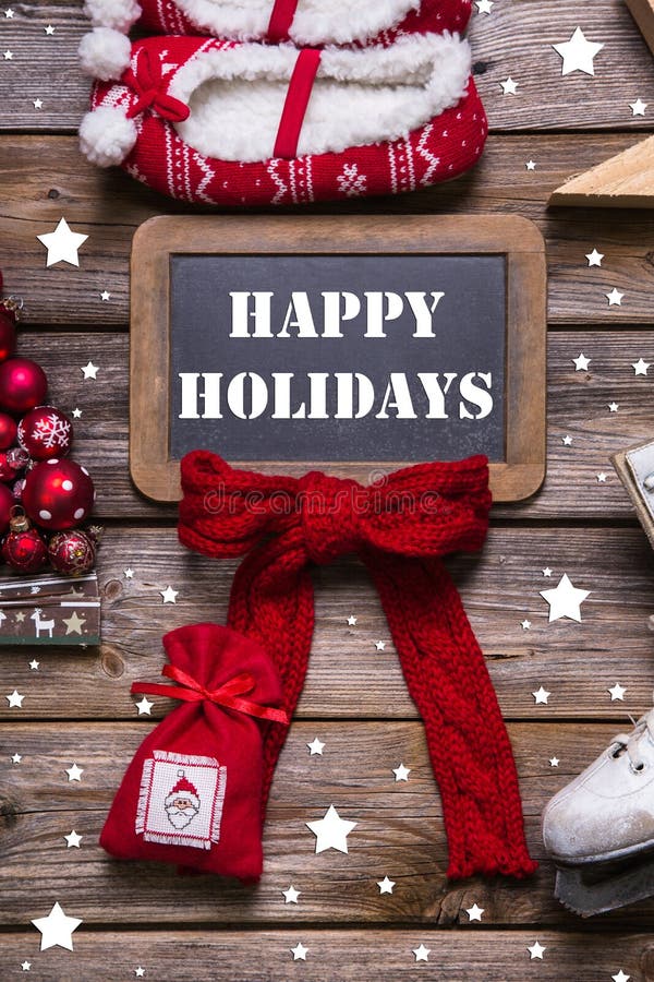 Cartolina d'auguri di Buon Natale in rosso, bianco e legno - annata s fotografia stock libera da diritti Cartolina d'auguri di Buon Natale in rosso, bianco e legno - annata s fotografia stock libera da diritti