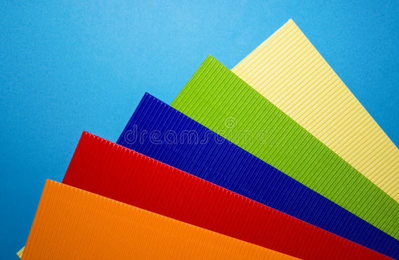 Carton coloré ondulé image stock Carton coloré ondulé image stock
