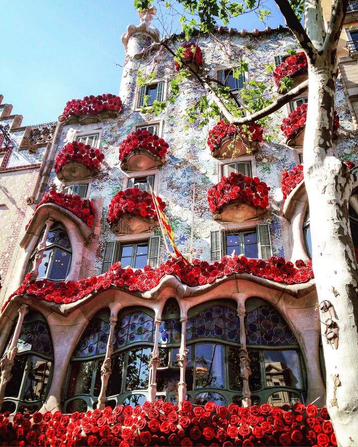 Casa Batllo Barcelona Gaudi, rosas imagen de archivo Casa Batllo Barcelona Gaudi, rosas imagen de archivo