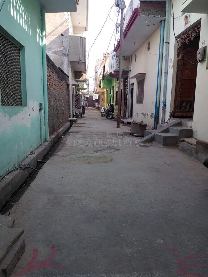 Casa Colony Road Village fotografia stock. Immagine di indiano 170763808