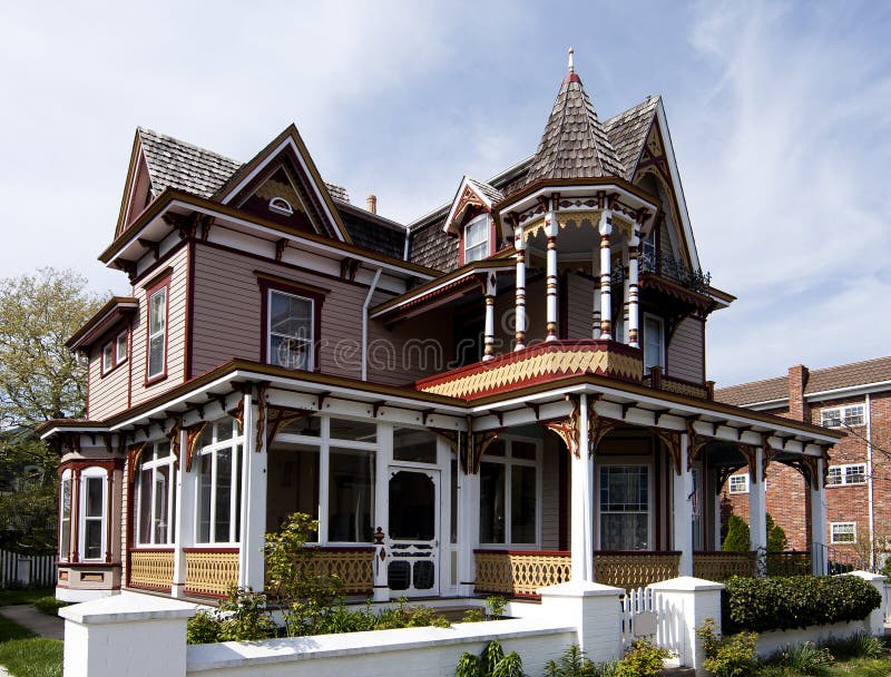 Casa colorida del estilo del Victorian foto de archivo libre de regalías Casa colorida del estilo del Victorian foto de archivo libre de regalías