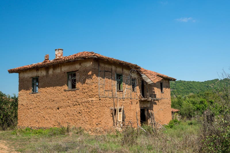 Casa De Adobe Rural Abandonada Vieja Imagen de archivo - Imagen de rural,  granja: 66281203