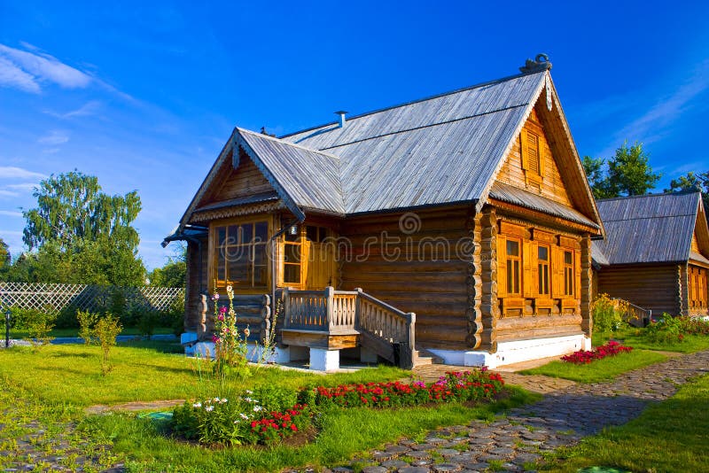 Linda casa de campo imagens de stock