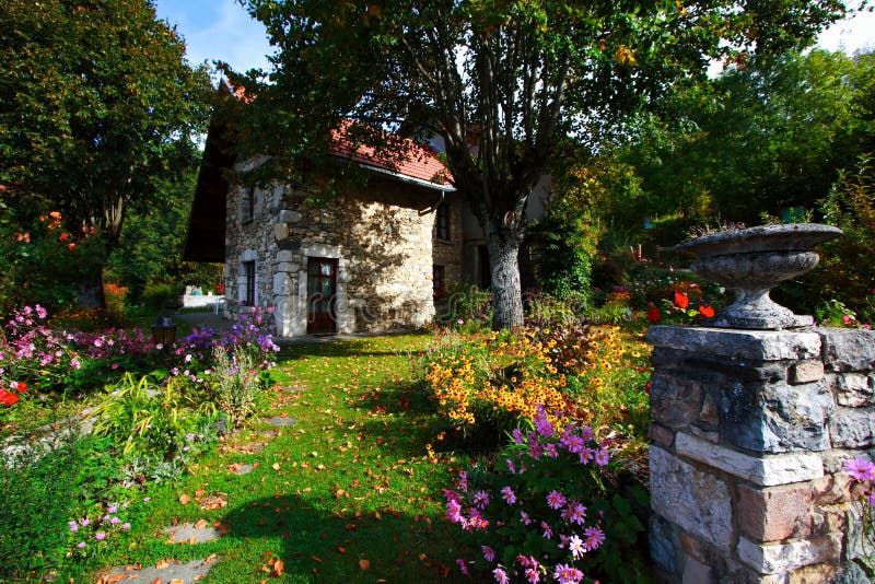 Linda casa de campo fotografia de stock