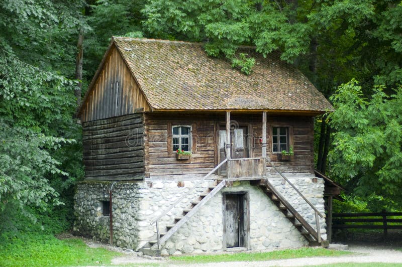 Casa de campo antiga imagens de stock royalty free