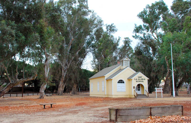 Casa 1887 de Gloria School do La na história do museu da irrigação, rei City, Califórnia fotografia de stock Casa 1887 de Gloria School do La na história do museu da irrigação, rei City, Califórnia fotografia de stock