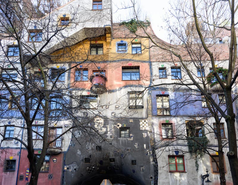 Casa de Hundertwasser con la fachada colorida en Viena foto de archivo libre de regalías Casa de Hundertwasser con la fachada colorida en Viena foto de archivo libre de regalías
