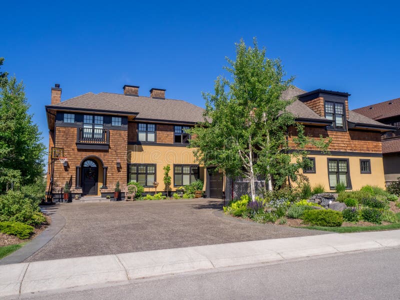 Casa De Lujo En Calgary, Canadá Foto de archivo Imagen de vivir