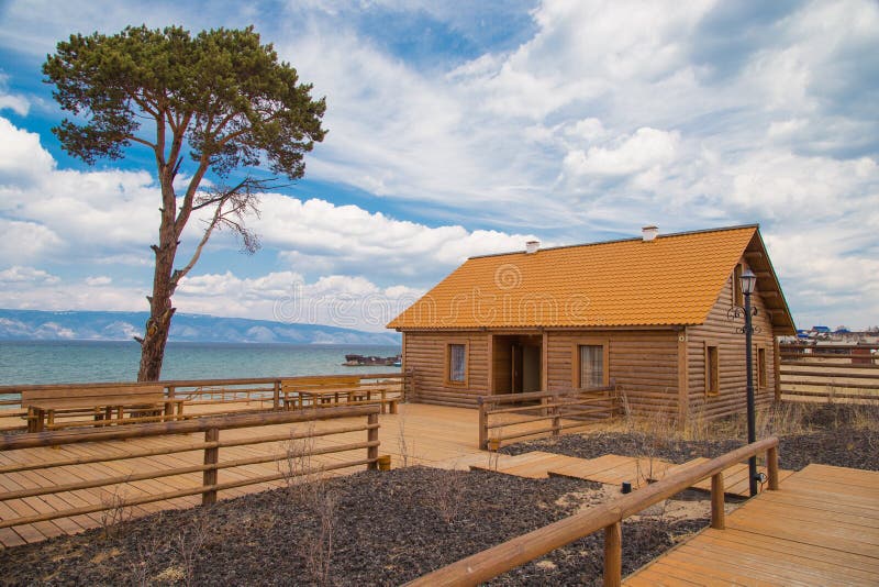 Casa de madera en la playa foto de archivo Imagen de hermoso - 54526774