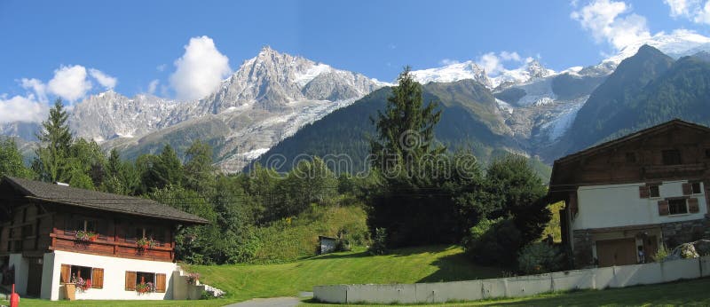 Casa de Moutain no Chamonix fotografia de stock royalty free Casa de Moutain no Chamonix fotografia de stock royalty free