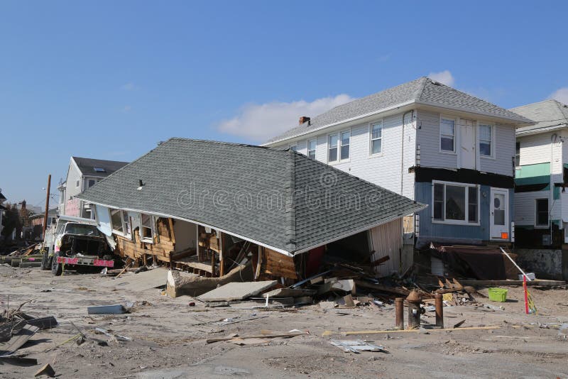 Casa de playa destruida cuatro meses después del huracán Sandy foto de archivo Casa de playa destruida cuatro meses después del huracán Sandy foto de archivo