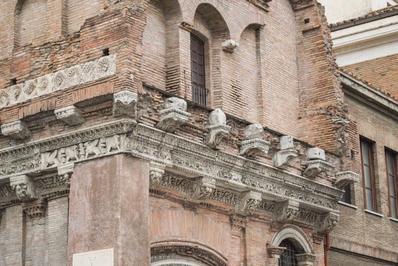 Casa dei Crescenzi al Forum Boario di Roma Architettura medievale con resti romani fotografia stock Casa dei Crescenzi al Forum Boario di Roma Architettura medievale con resti romani fotografia stock