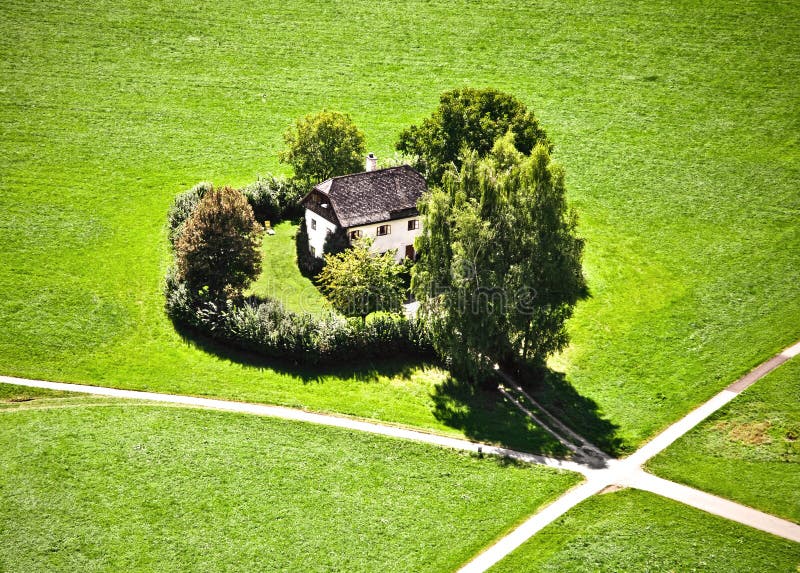 Maybe you would like to learn more about one of these? I Ribelli Di Campagna Terni . Casa Di Campagna Circondata Dagli Alberi Fotografia Stock ...