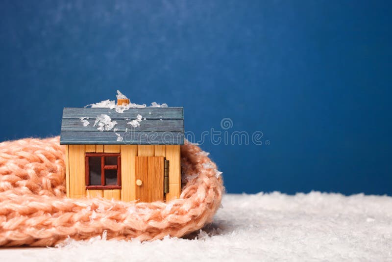 Casa di legno in sciarpa immagine stock libera da diritti Casa di legno in sciarpa immagine stock libera da diritti