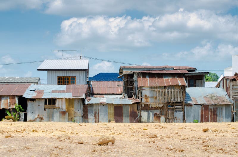casa do ‡ do ¹ do à em uma cidade pobre foto de stock casa do ‡ do ¹ do à em uma cidade pobre foto de stock