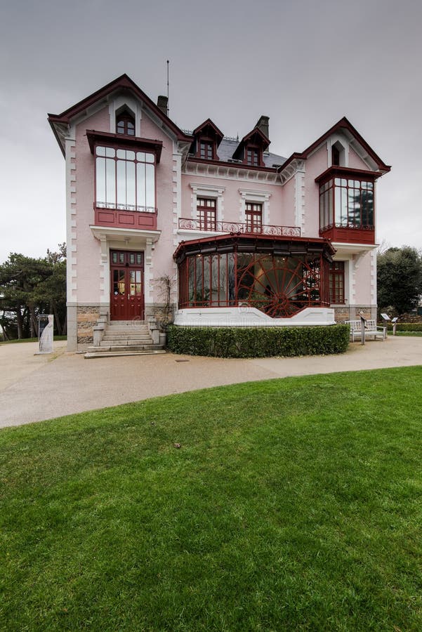 Casa E Museu De Christian Dior Em Granville, França Imagem de