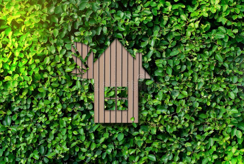 Casa - fundo verde natural - o conceito do dinheiro do aquecimento global e das economias fotografia de stock royalty free Casa - fundo verde natural - o conceito do dinheiro do aquecimento global e das economias fotografia de stock royalty free