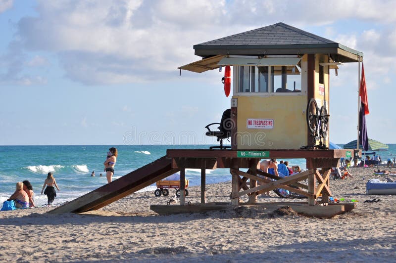 Casa iconica del bagnino della spiaggia del sud di Miami, Miami, Florida immagini stock Casa iconica del bagnino della spiaggia del sud di Miami, Miami, Florida immagini stock