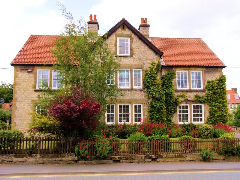 Casa Y Jardín Ingleses De La Aldea Del Ladrillo Rojo Foto de archivo