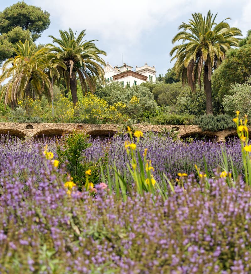 Casa Marti Trias i Domenech nell'auna del ¼ del parco GÃ, Barcellona, Spagna immagini stock Casa Marti Trias i Domenech nell'auna del ¼ del parco GÃ, Barcellona, Spagna immagini stock