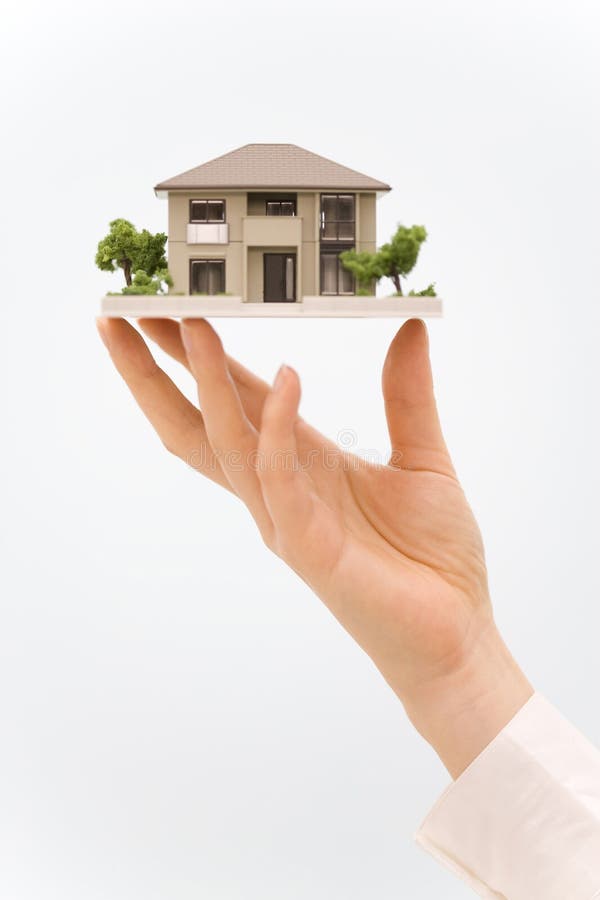 Casa modelo con una mano fotos de archivo Casa modelo con una mano fotos de archivo