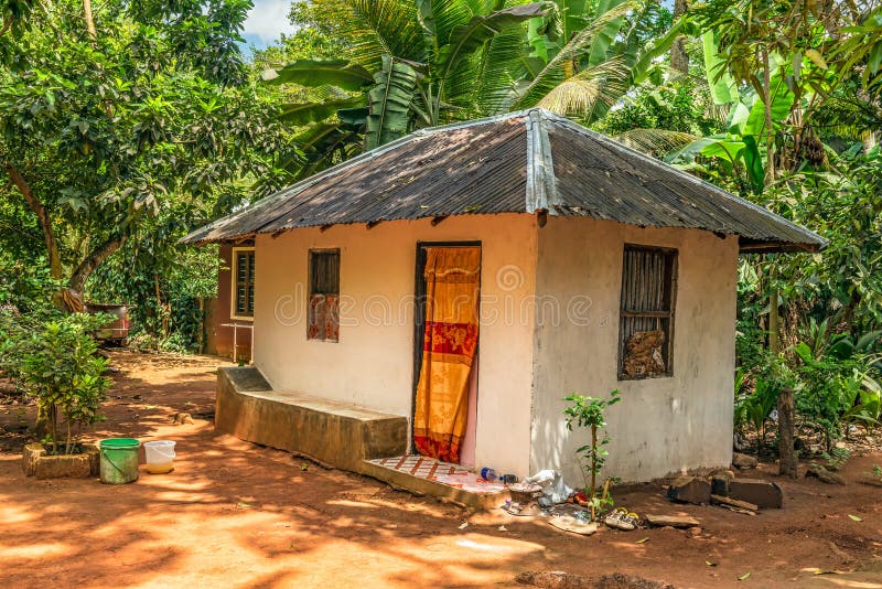 Casa na selva tropical, Zanzibar do fazendeiro, Tanzânia fotografia de stock Casa na selva tropical, Zanzibar do fazendeiro, Tanzânia fotografia de stock
