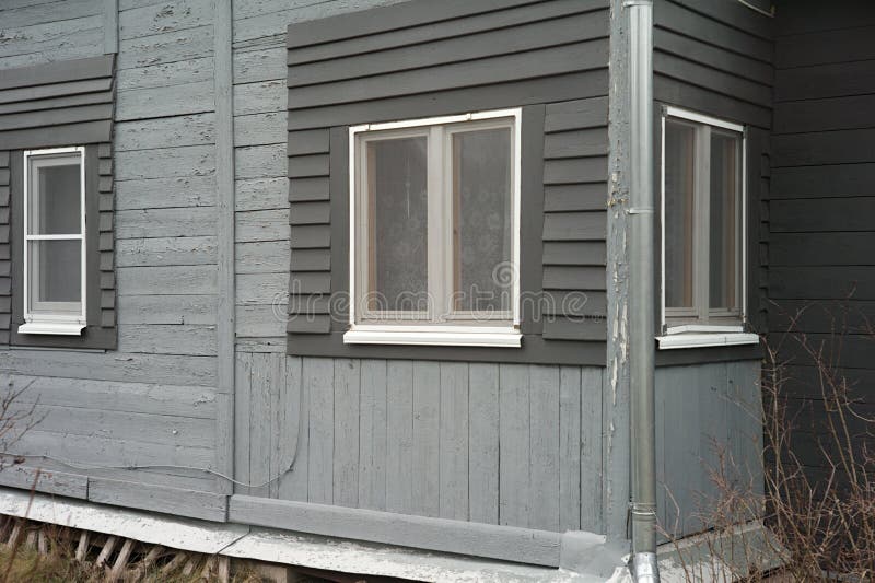 Casa pintada de gris imagen de archivo. Imagen de fondos - 167411977